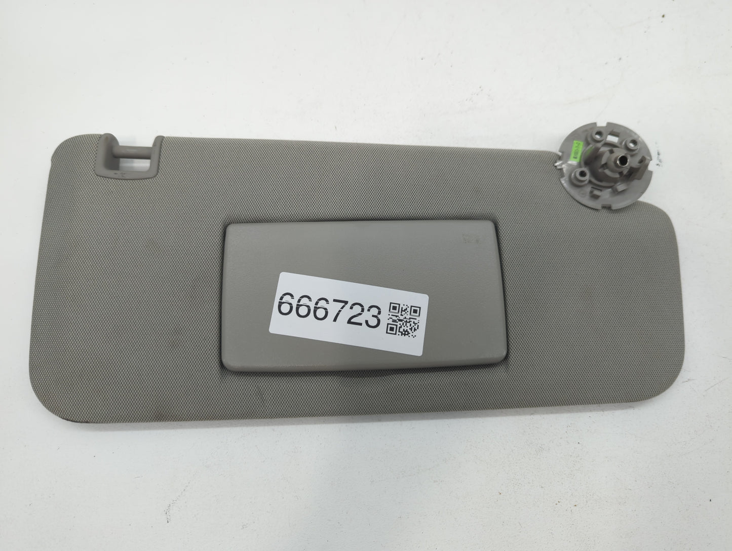 2015-2016 Chevrolet Trax Sun Visor Shade Replacement Passenger Right Mirror Fits Fits 2015 2016 OEM Used Auto Parts - Oemuse