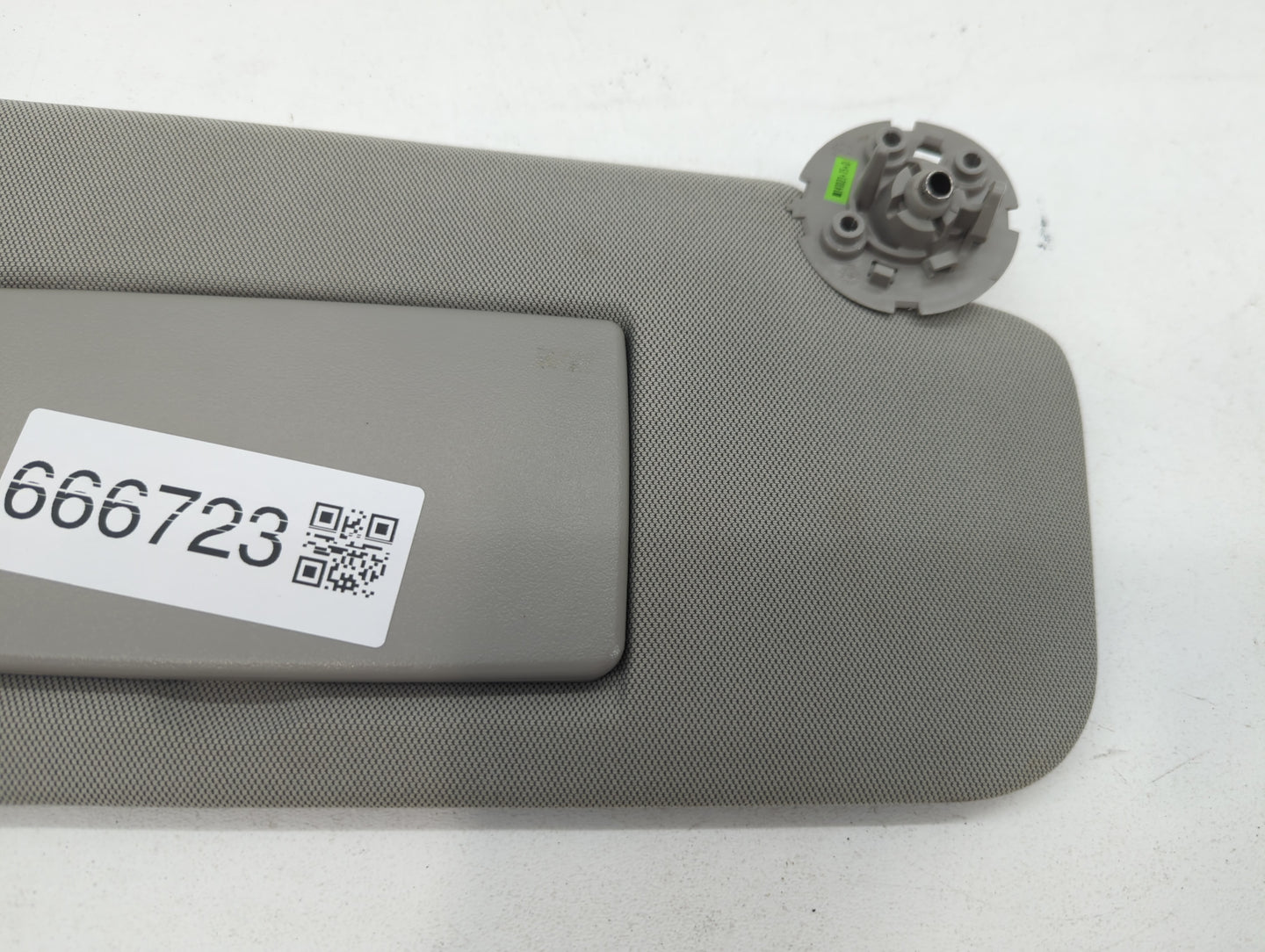 2015-2016 Chevrolet Trax Sun Visor Shade Replacement Passenger Right Mirror Fits Fits 2015 2016 OEM Used Auto Parts - Oemuse