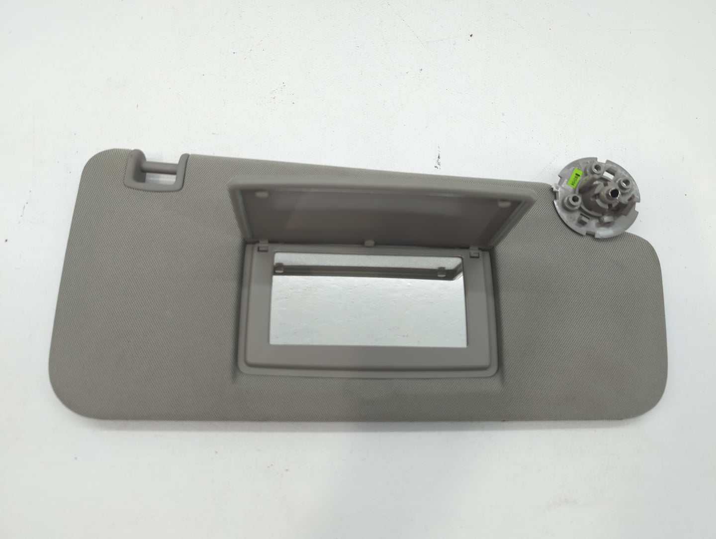 2015-2016 Chevrolet Trax Sun Visor Shade Replacement Passenger Right Mirror Fits Fits 2015 2016 OEM Used Auto Parts - Oemuse