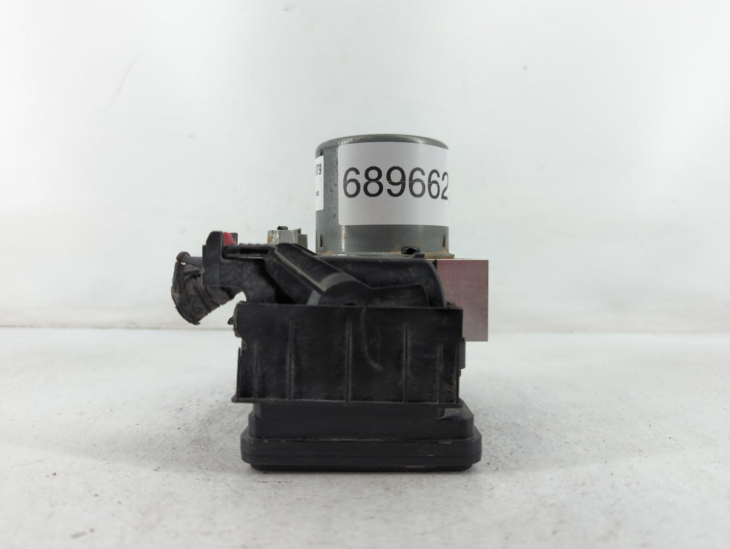 2015 Chevrolet Trax ABS Pump Control Module Replacement P/N:04541506 Fits OEM Used Auto Parts - Oemusedautoparts1.com