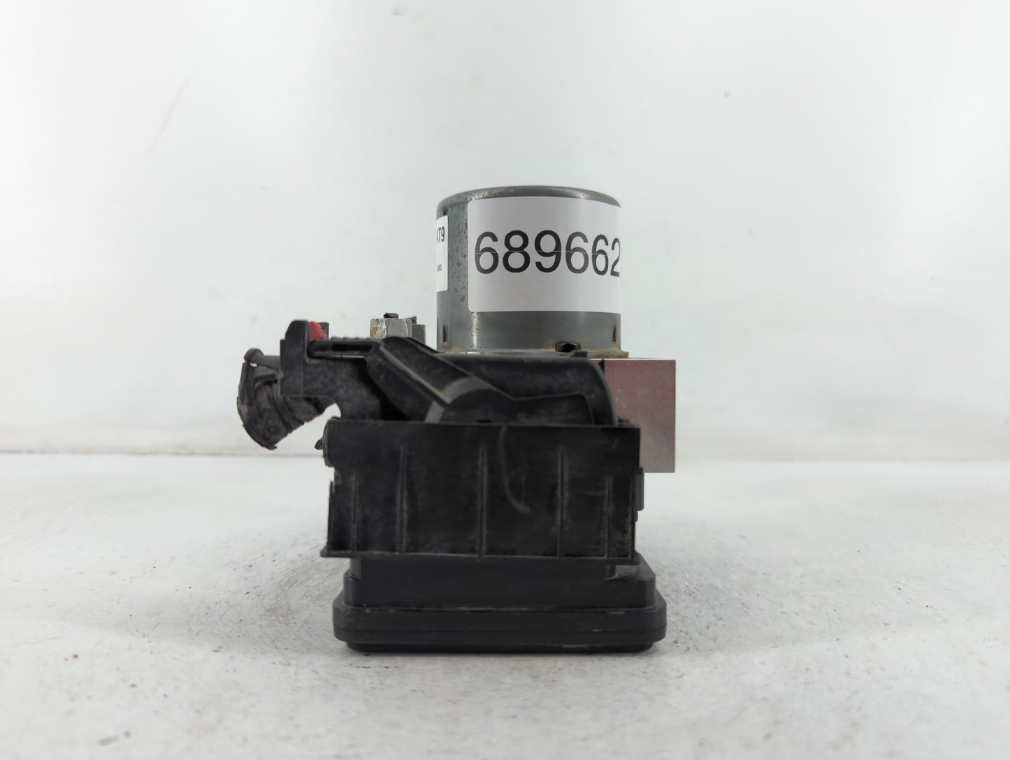 2015 Chevrolet Trax ABS Pump Control Module Replacement P/N:04541506 Fits OEM Used Auto Parts - Oemusedautoparts1.com