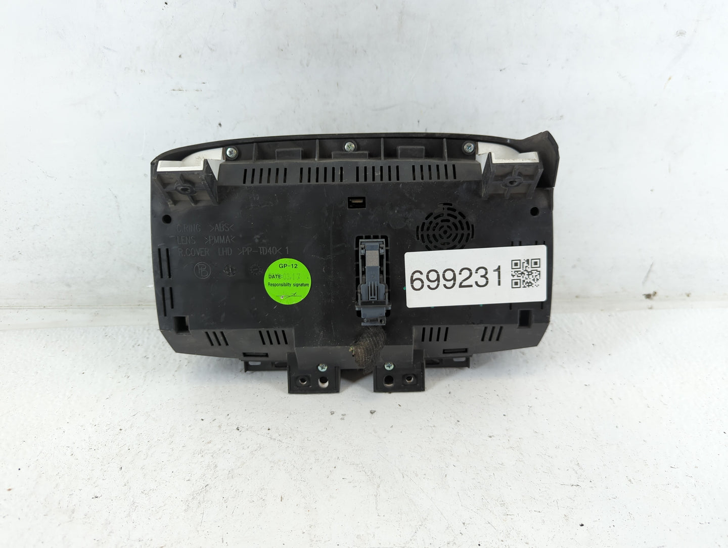 2015-2016 Chevrolet Trax Instrument Cluster Speedometer Gauges P/N:94532507 Fits Fits 2015 2016 OEM Used Auto Parts - Oemuse