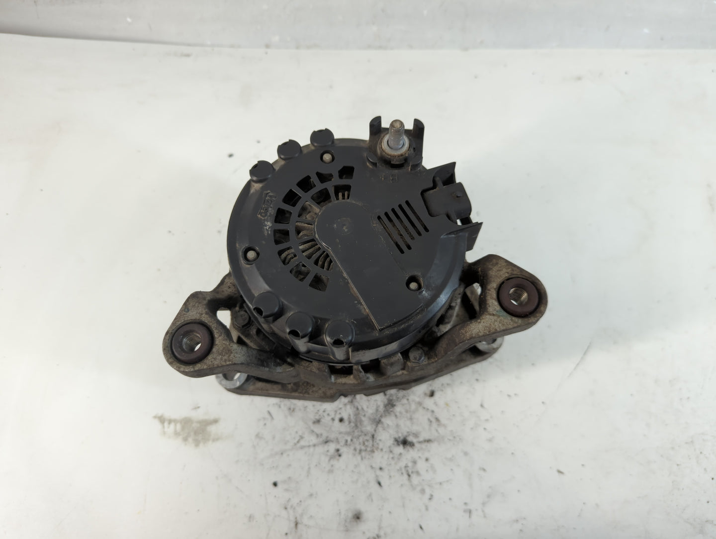 2013-2021 Chevrolet Trax Alternator Replacement Generator Charging Assembly Engine OEM P/N:13588289 Fits OEM Used Auto Parts