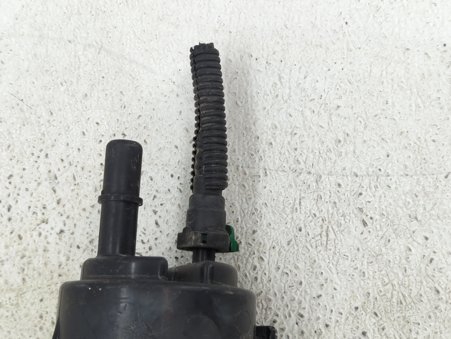 2015 Chevrolet Volt Fuel Vapor Charcoal Canister - Oemusedautoparts1.com
