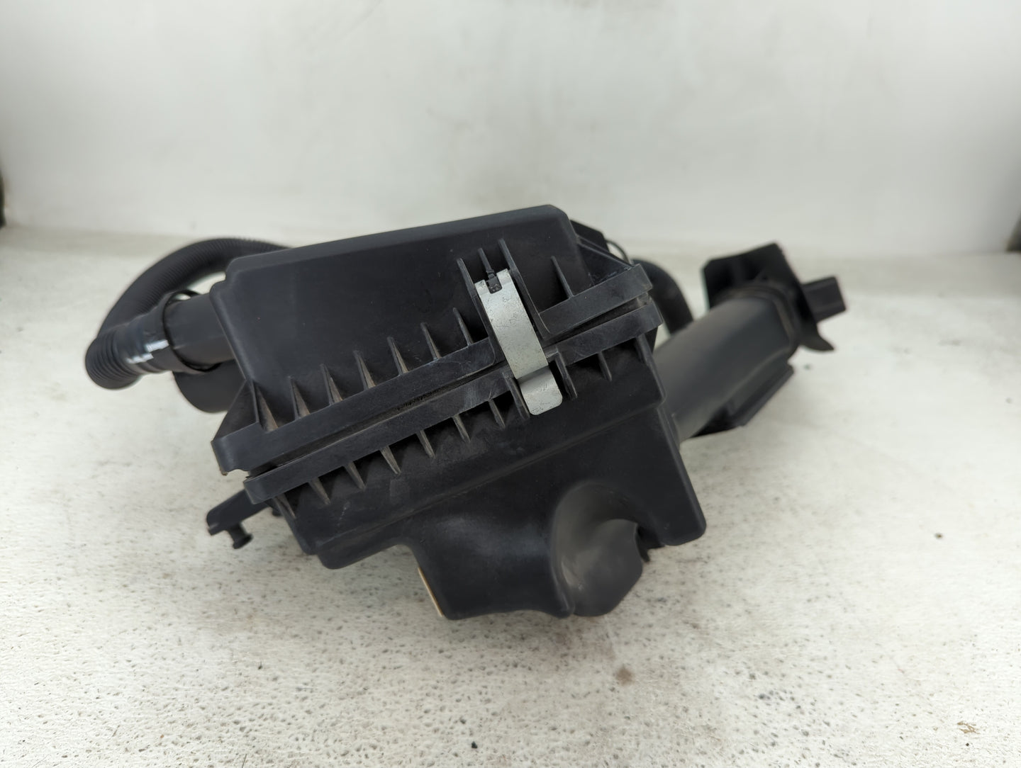 2012-2015 Chevrolet Volt Air Cleaner Intake-duct Hose Tube - Oemusedautoparts1.com