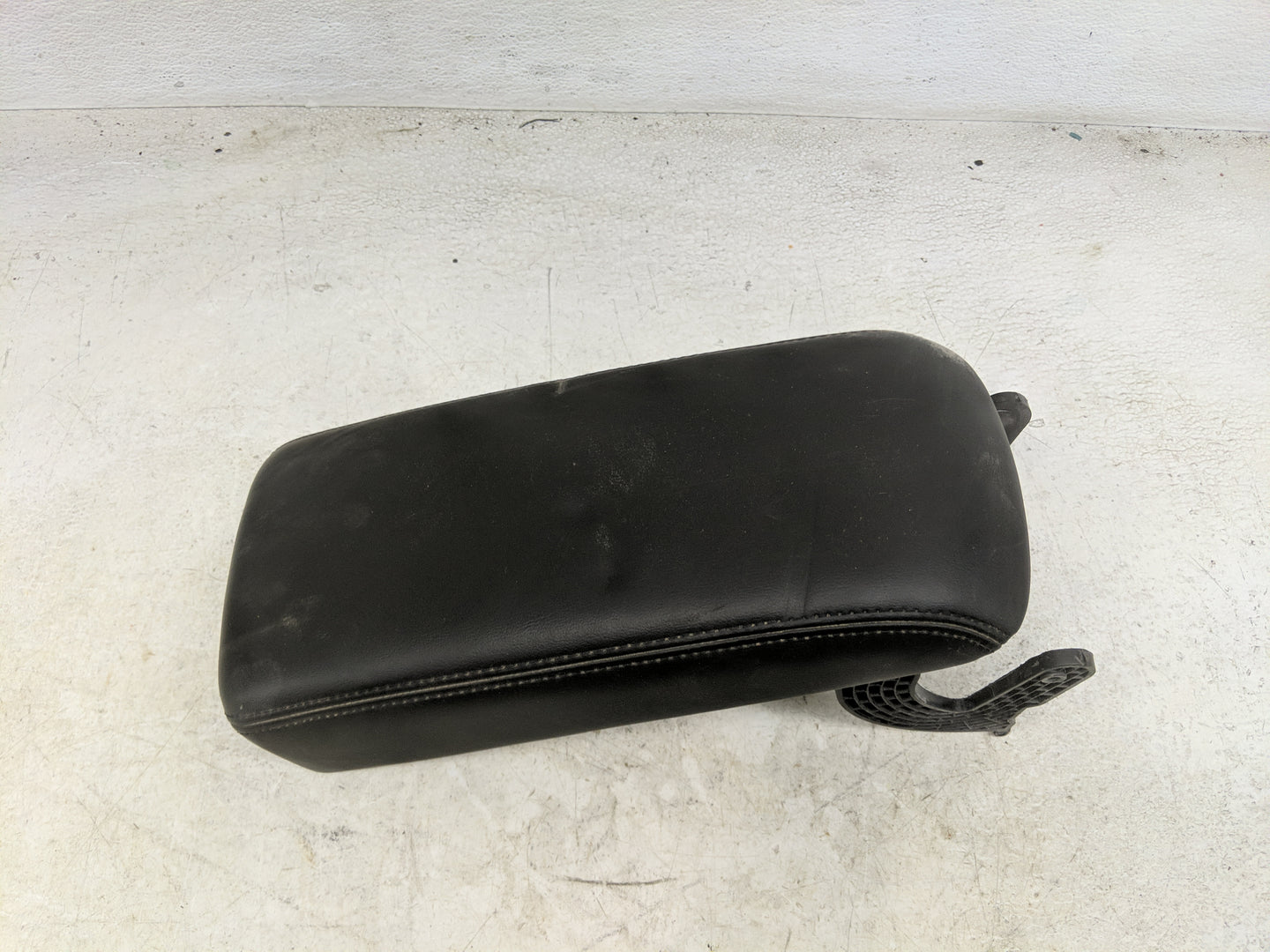 2015 Chevrolet Volt Center Console Armrest Cover Lid Fits OEM Used Auto Parts - Oemusedautoparts1.com