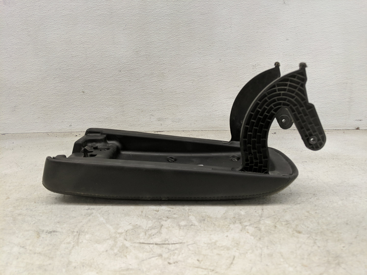 2015 Chevrolet Volt Center Console Armrest Cover Lid Fits OEM Used Auto Parts - Oemusedautoparts1.com