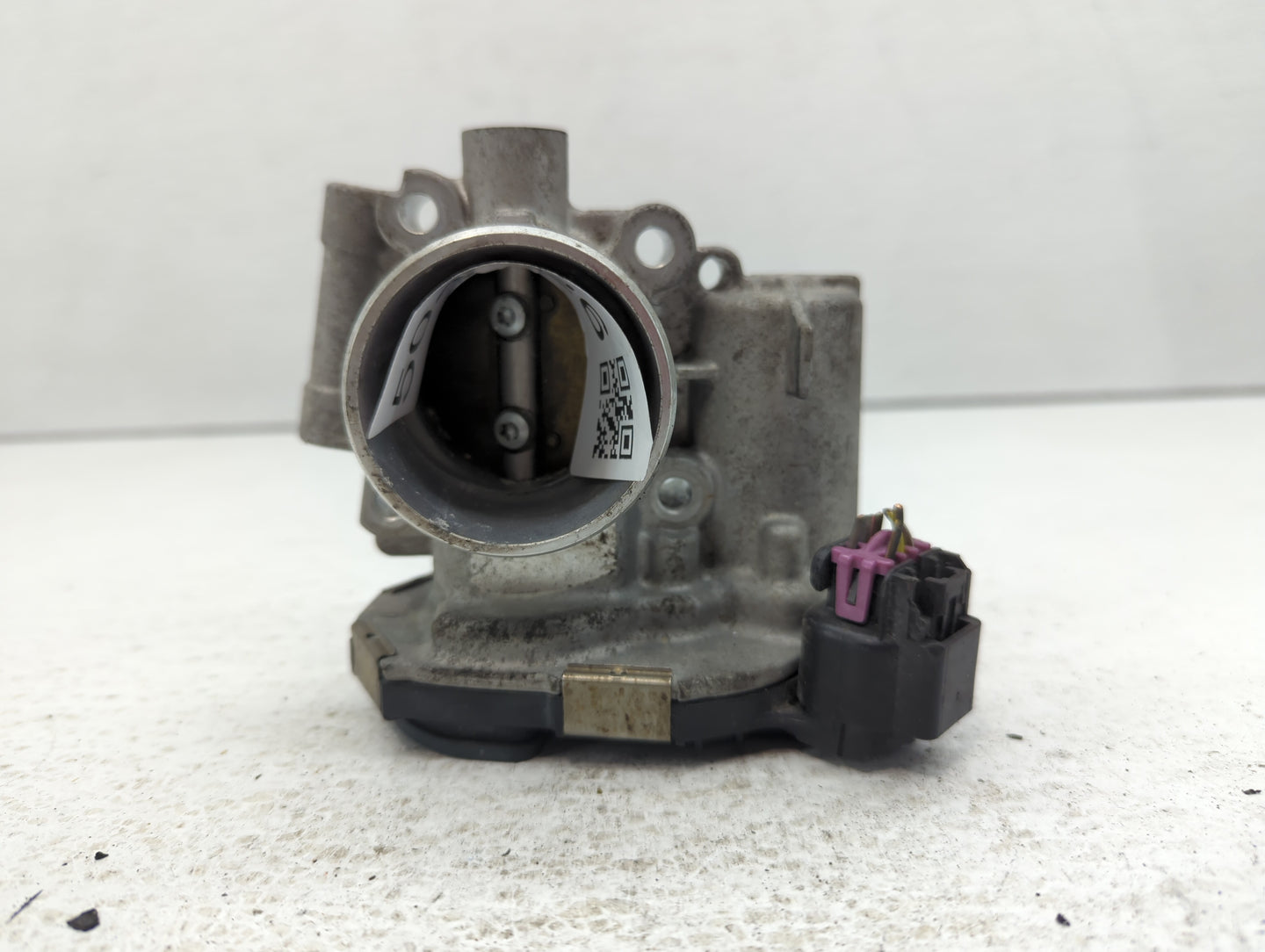 2011-2015 Chevrolet Volt Throttle Body P/N:55 562 270 55581682 Fits Fits 2011 2012 2013 2014 2015 2016 OEM Used Auto Parts -