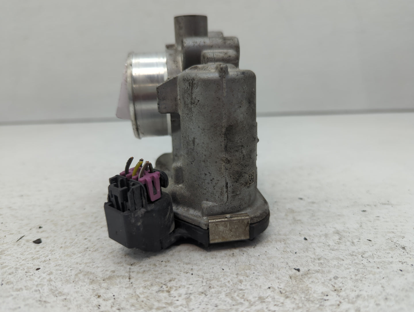 2011-2015 Chevrolet Volt Throttle Body P/N:55 562 270 55581682 Fits Fits 2011 2012 2013 2014 2015 2016 OEM Used Auto Parts -