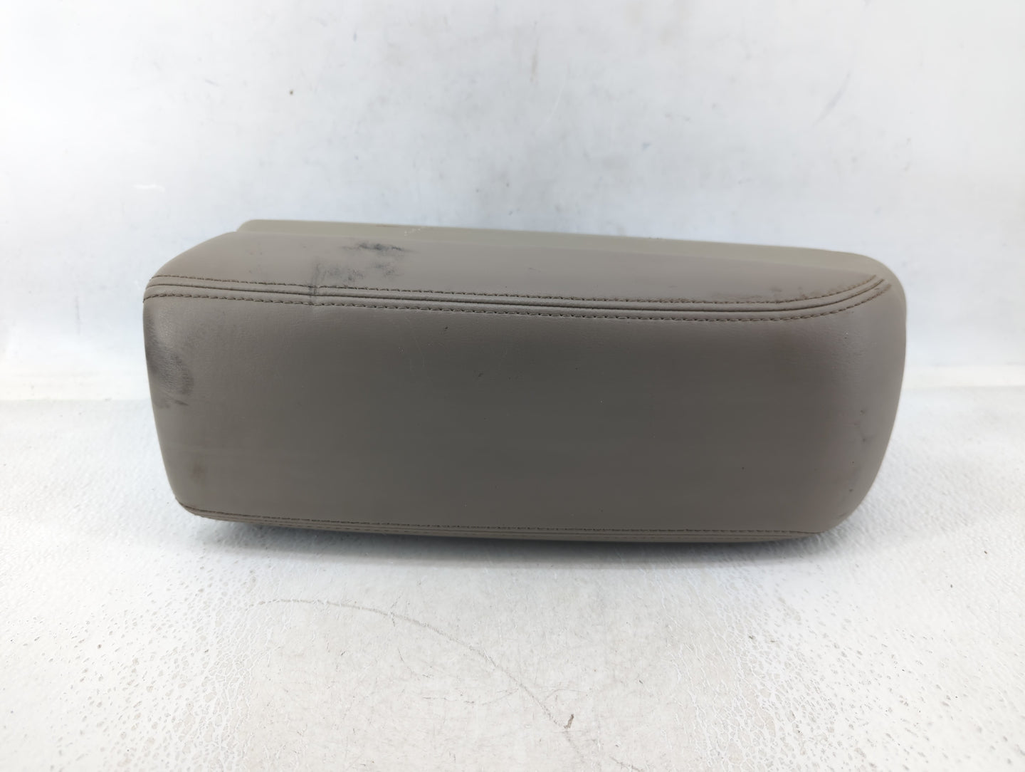 2015 Chevrolet Volt Center Console Armrest Cover Lid Beige - Oemusedautoparts1.com