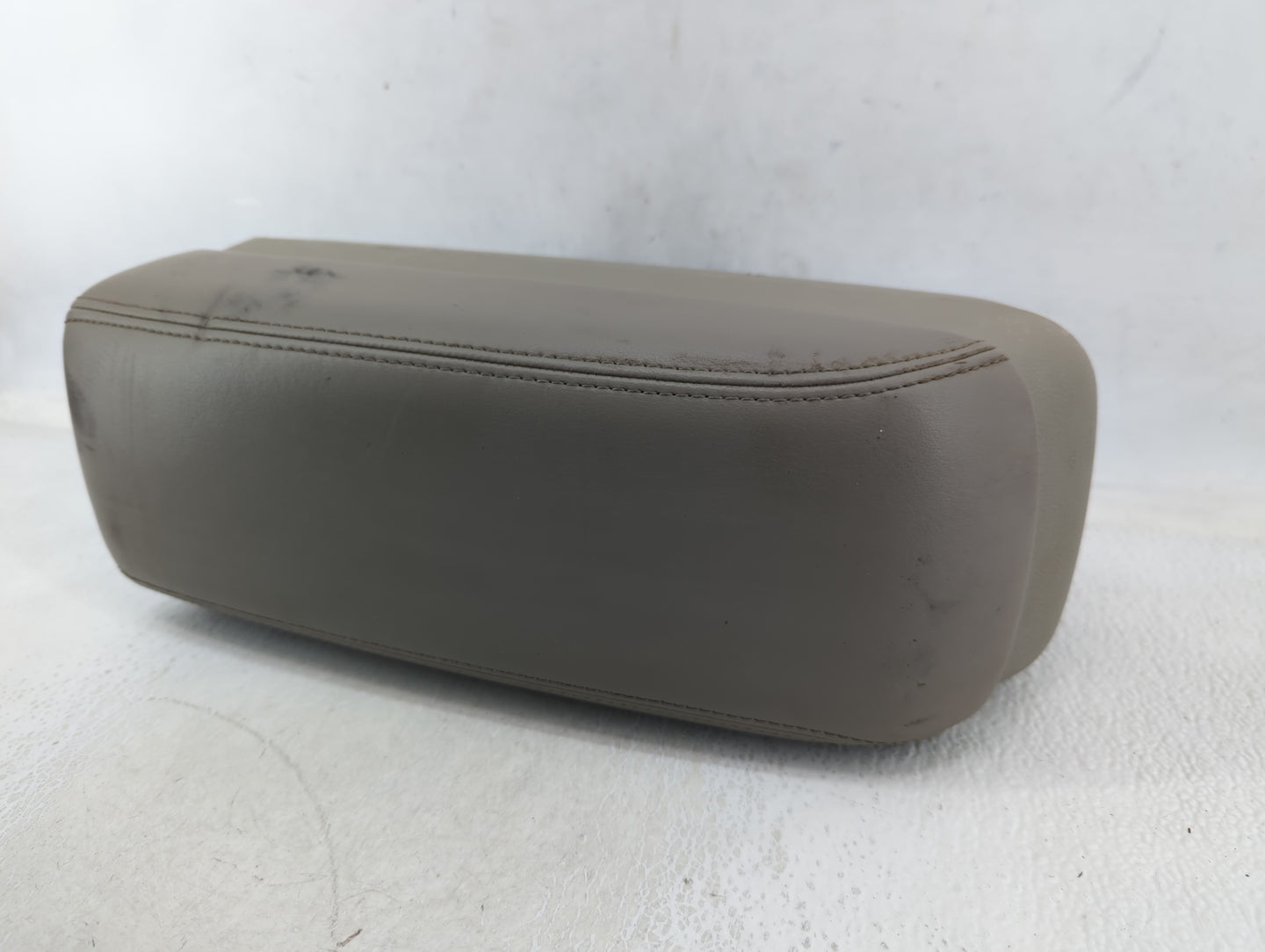 2015 Chevrolet Volt Center Console Armrest Cover Lid Beige - Oemusedautoparts1.com