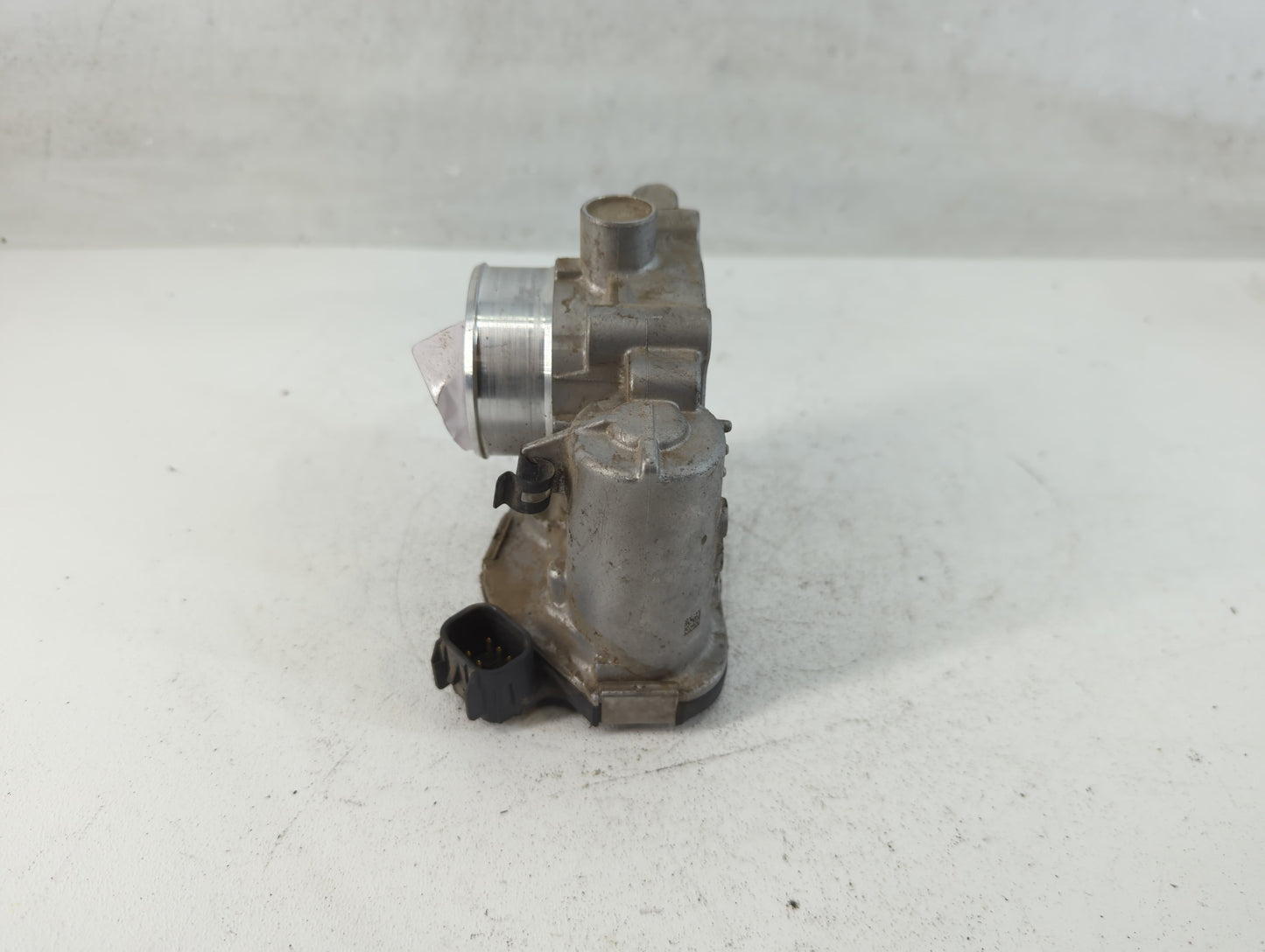 2011-2015 Chevrolet Volt Throttle Body P/N:55 562 270 55581682 Fits Fits 2011 2012 2013 2014 2015 2016 OEM Used Auto Parts -