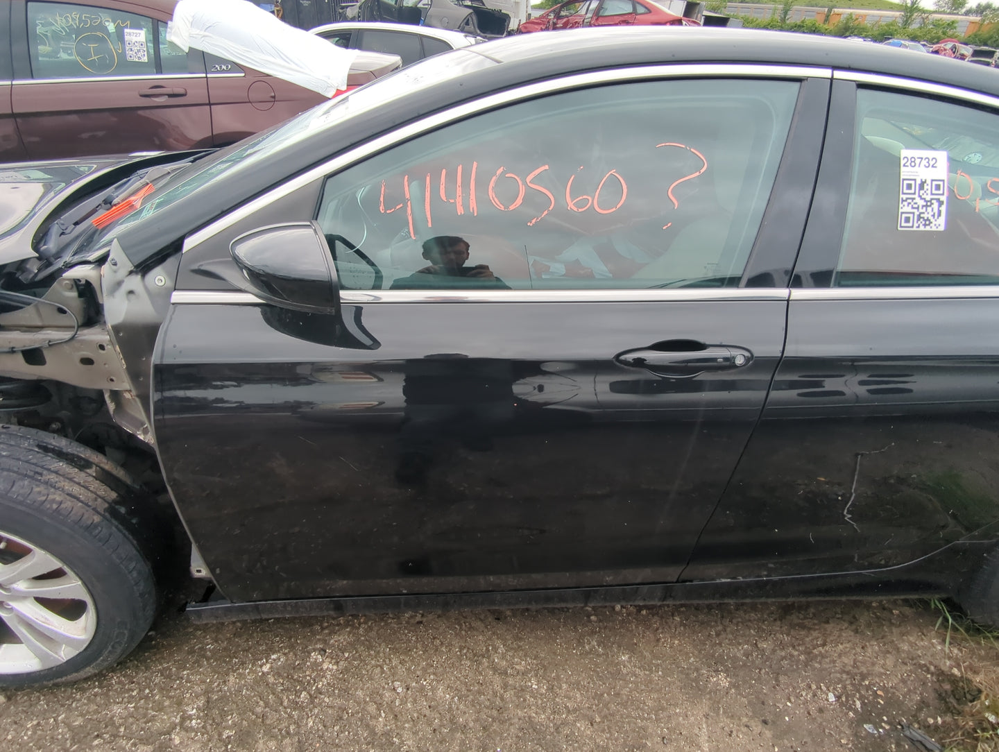 2015-2017 Chrysler 200 Driver Front Door Oem 1021107 - Oemusedautoparts1.com