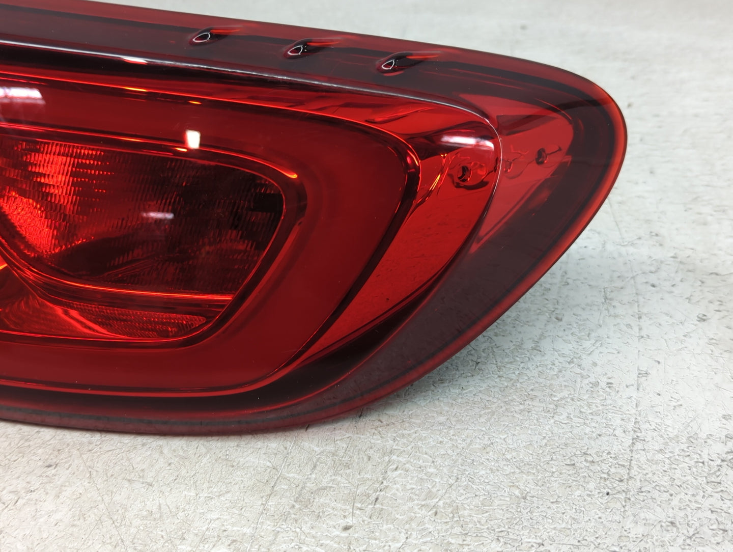 2015-2016 Chrysler 200 Tail Light Assembly Passenger Right OEM P/N:49033G Fits Fits 2015 2016 OEM Used Auto Parts - Oemuseda