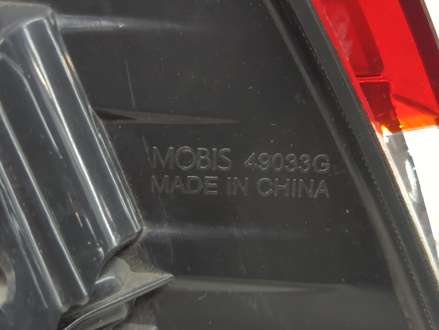 2015-2016 Chrysler 200 Tail Light Assembly Passenger Right OEM P/N:49033G Fits Fits 2015 2016 OEM Used Auto Parts - Oemuseda