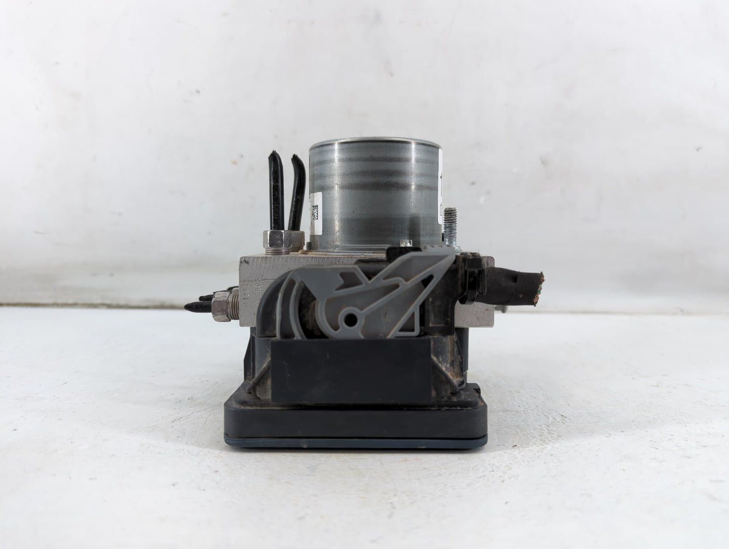 2015 Chrysler 200 ABS Pump Control Module Replacement P/N:68232471AB Fits OEM Used Auto Parts - Oemusedautoparts1.com