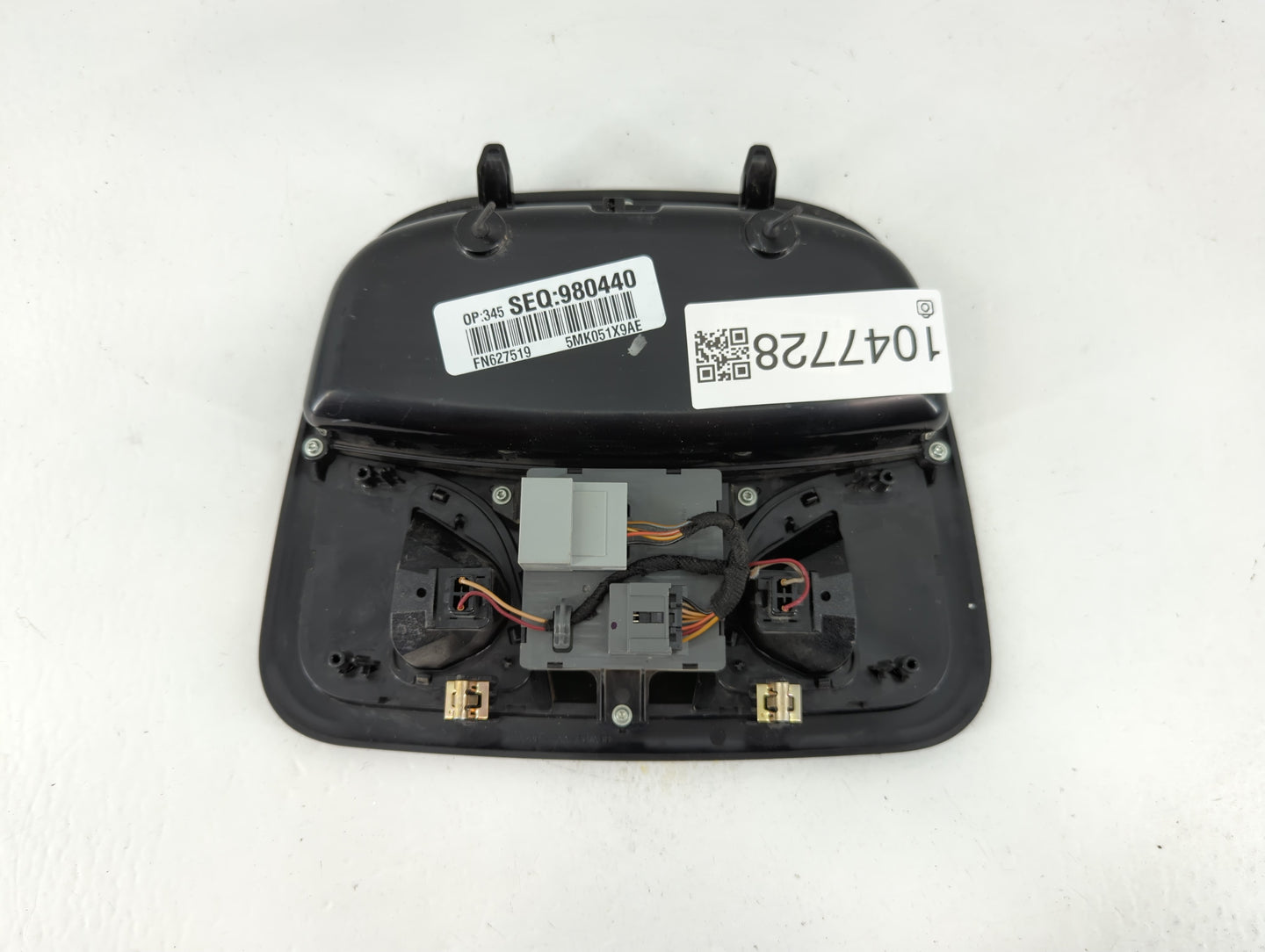 2015-2017 Chrysler 200 Overhead Roof Console 1047728 - Oemusedautoparts1.com