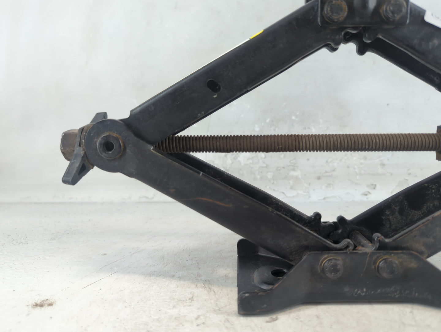 2015 Chrysler 200 Spare Scissor Car Jack 1048288 - Oemusedautoparts1.com