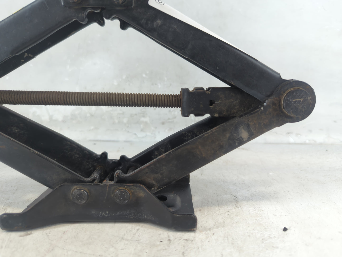 2015 Chrysler 200 Spare Scissor Car Jack 1048288 - Oemusedautoparts1.com