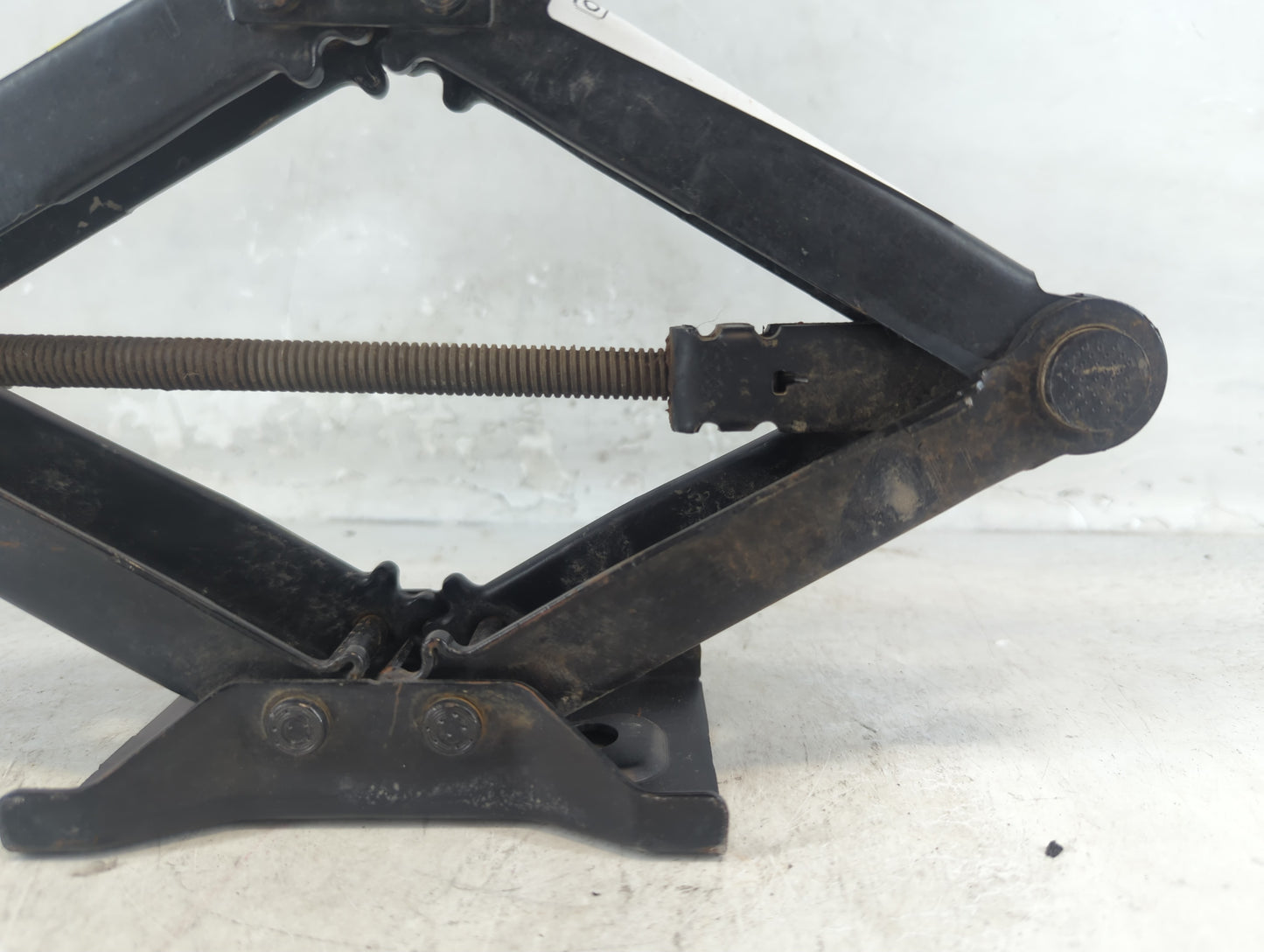 2015 Chrysler 200 Spare Scissor Car Jack 1048288 - Oemusedautoparts1.com