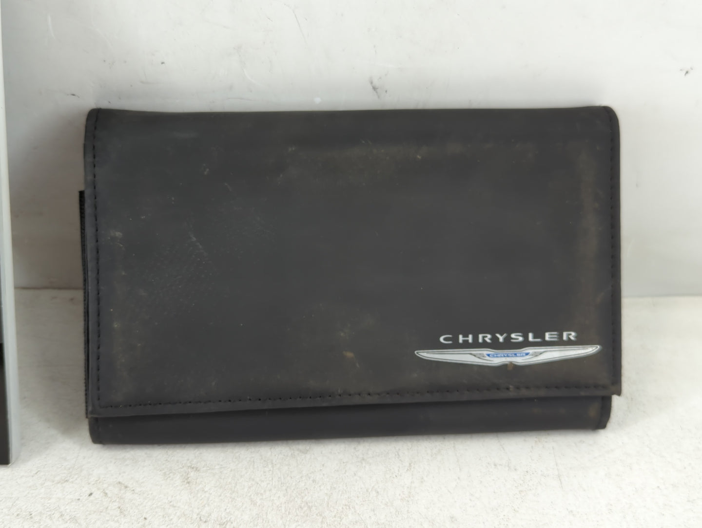 2015 Chrysler 200 Owners Manual Book Guide P/N:15UF-926-AA OEM Used Auto Parts - Oemusedautoparts1.com