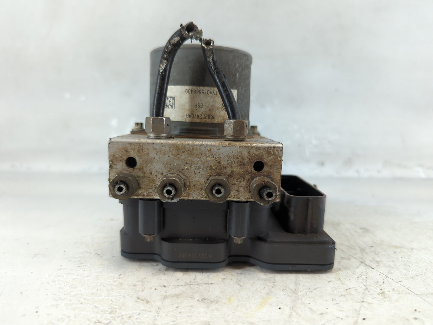 2015 Chrysler 200 ABS Pump Control Module Replacement P/N:P68232470AB 68232471AB Fits OEM Used Auto Parts - Oemusedautoparts
