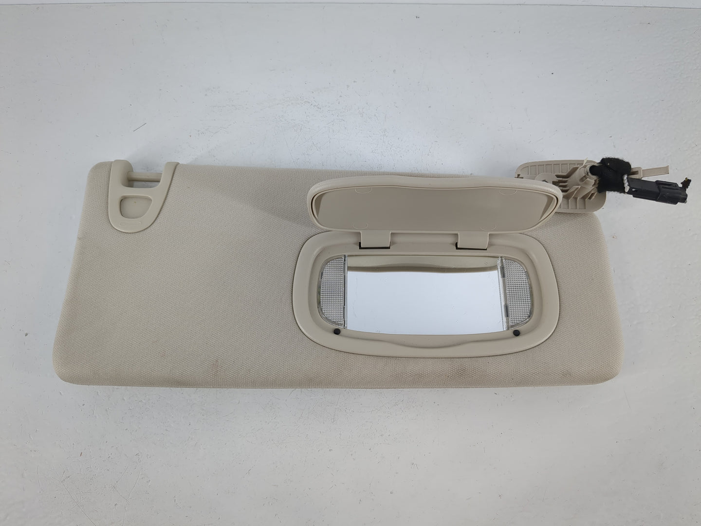2015 Chrysler 200 Sun Visor Shade Replacement Passenger Right Mirror Fits OEM Used Auto Parts - Oemusedautoparts1.com