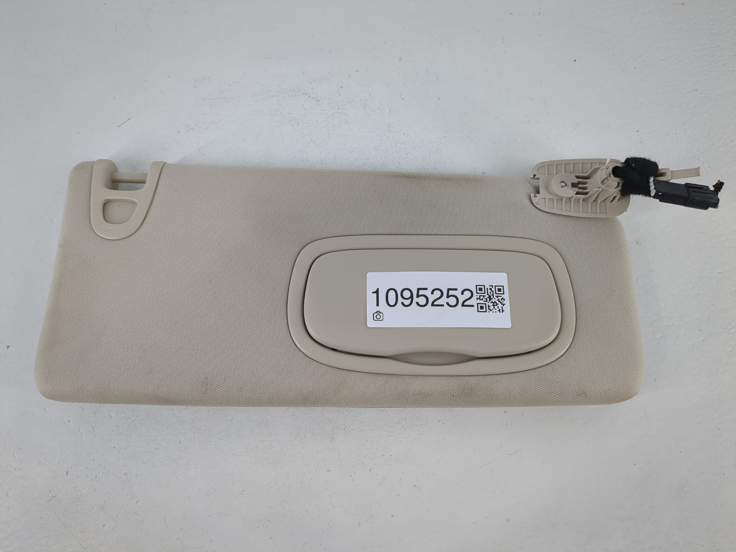 2015 Chrysler 200 Sun Visor Shade Replacement Passenger Right Mirror Fits OEM Used Auto Parts - Oemusedautoparts1.com