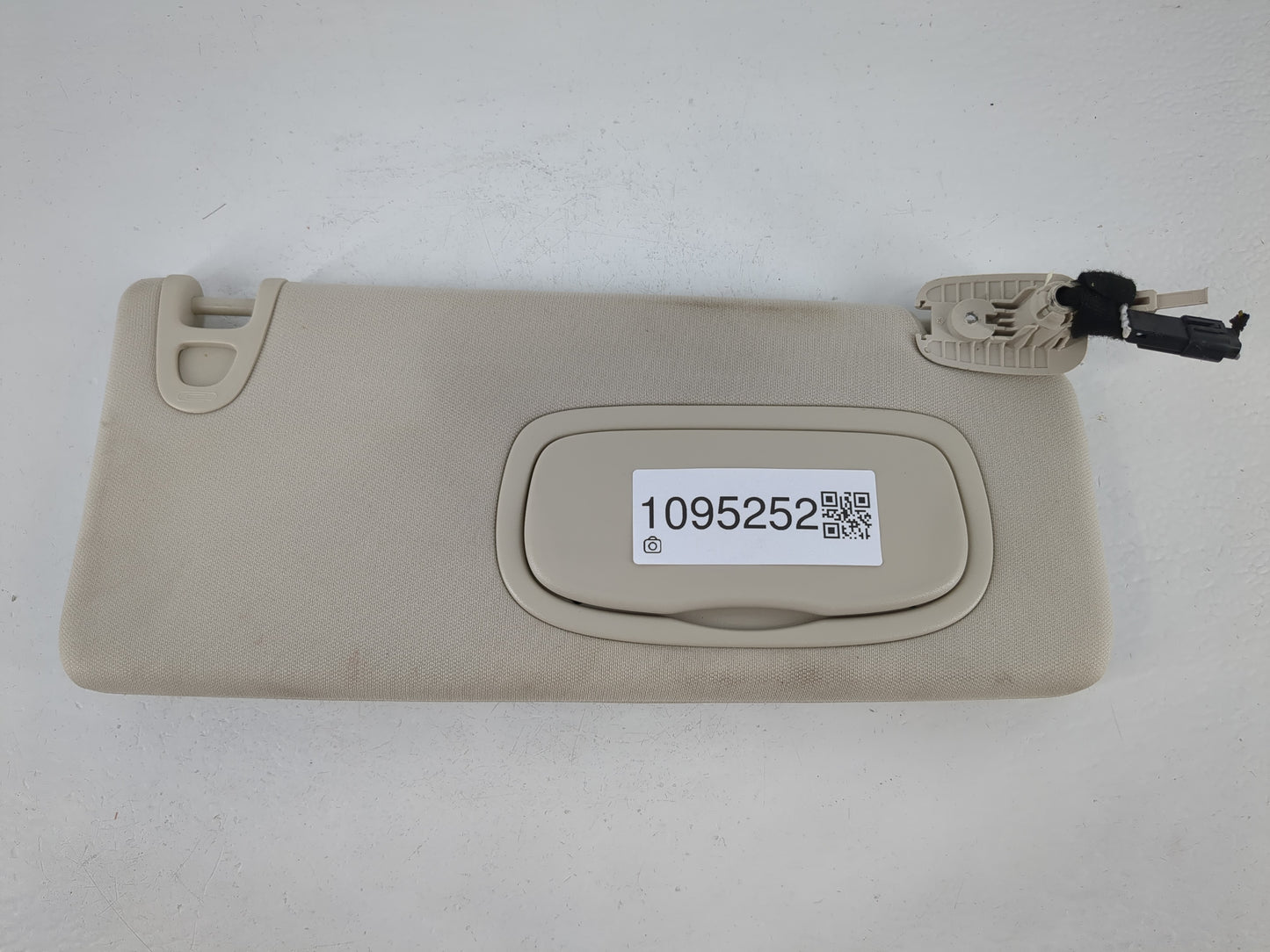 2015 Chrysler 200 Sun Visor Shade Replacement Passenger Right Mirror Fits OEM Used Auto Parts - Oemusedautoparts1.com