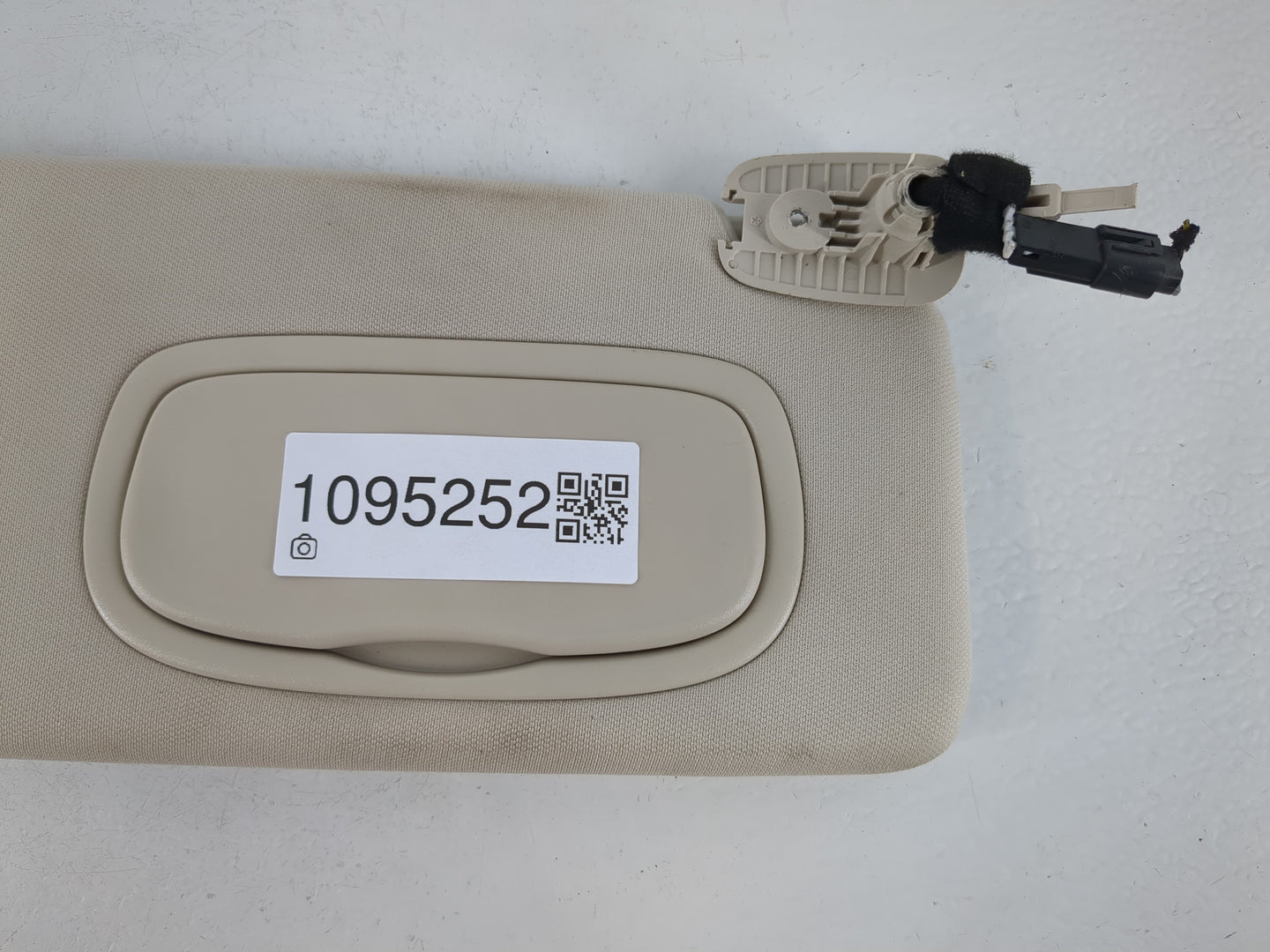 2015 Chrysler 200 Sun Visor Shade Replacement Passenger Right Mirror Fits OEM Used Auto Parts - Oemusedautoparts1.com