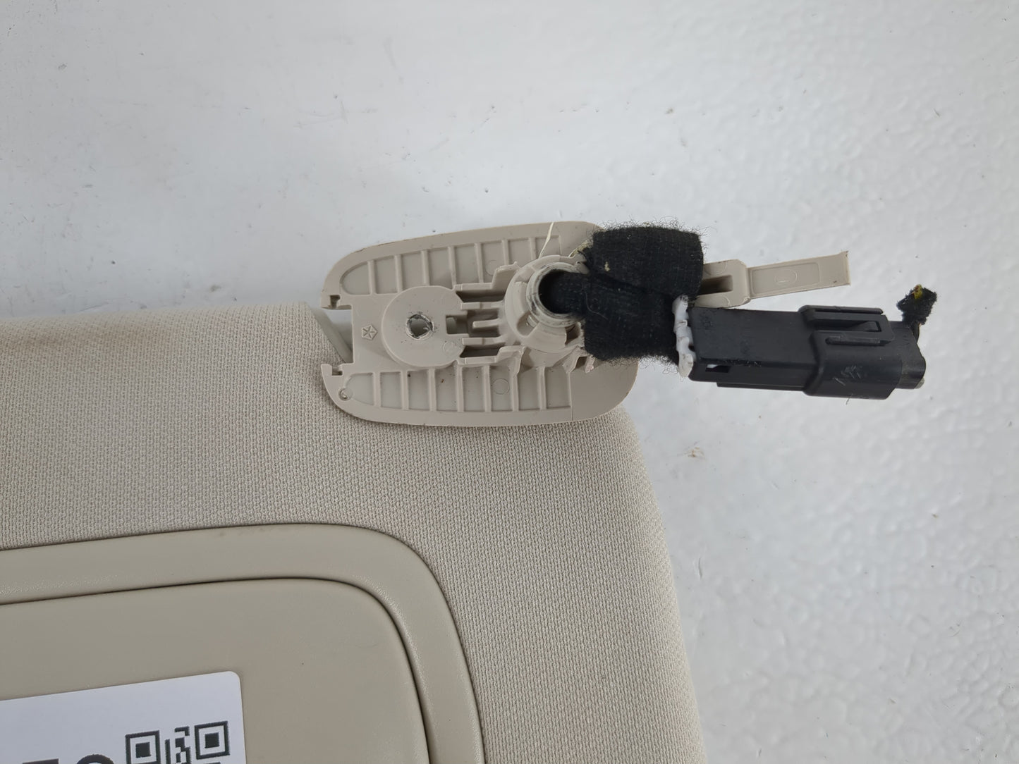 2015 Chrysler 200 Sun Visor Shade Replacement Passenger Right Mirror Fits OEM Used Auto Parts - Oemusedautoparts1.com