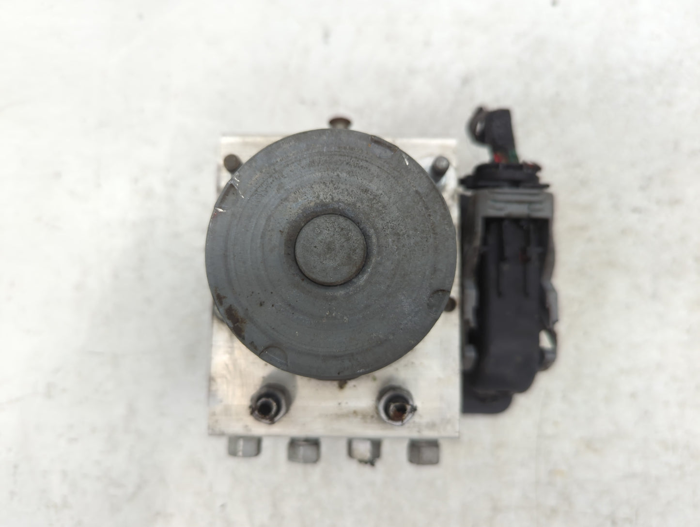 2015 Chrysler 200 ABS Pump Control Module Replacement P/N:68232471AB Fits OEM Used Auto Parts - Oemusedautoparts1.com