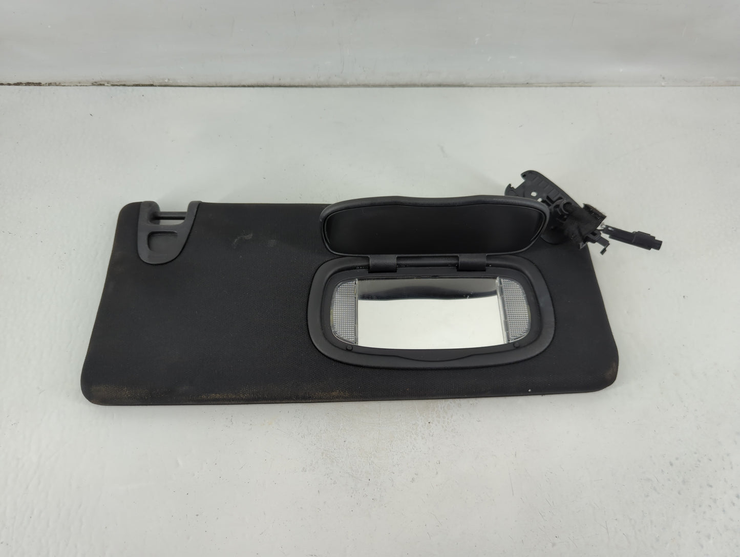 2015 Chrysler 200 Sun Visor Shade Replacement Passenger Right Mirror Fits OEM Used Auto Parts - Oemusedautoparts1.com