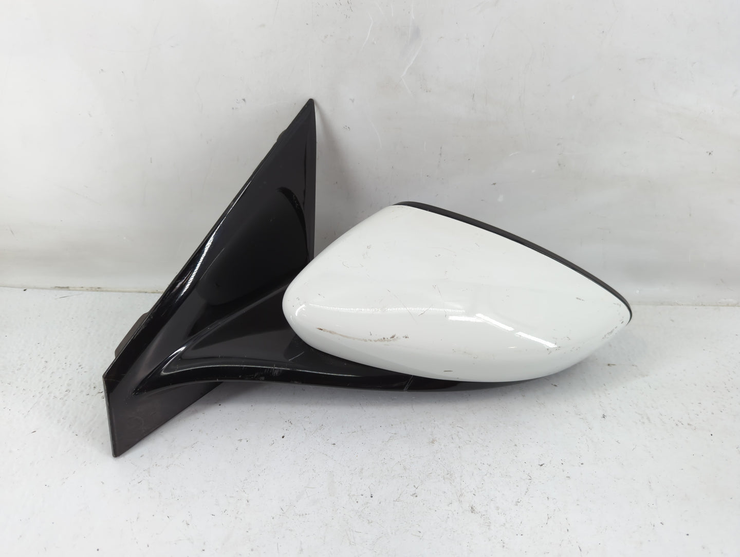 2015-2017 Chrysler 200 Driver Side View Mirror - Left Door Mirror OEM Used - Oemusedautoparts1.com