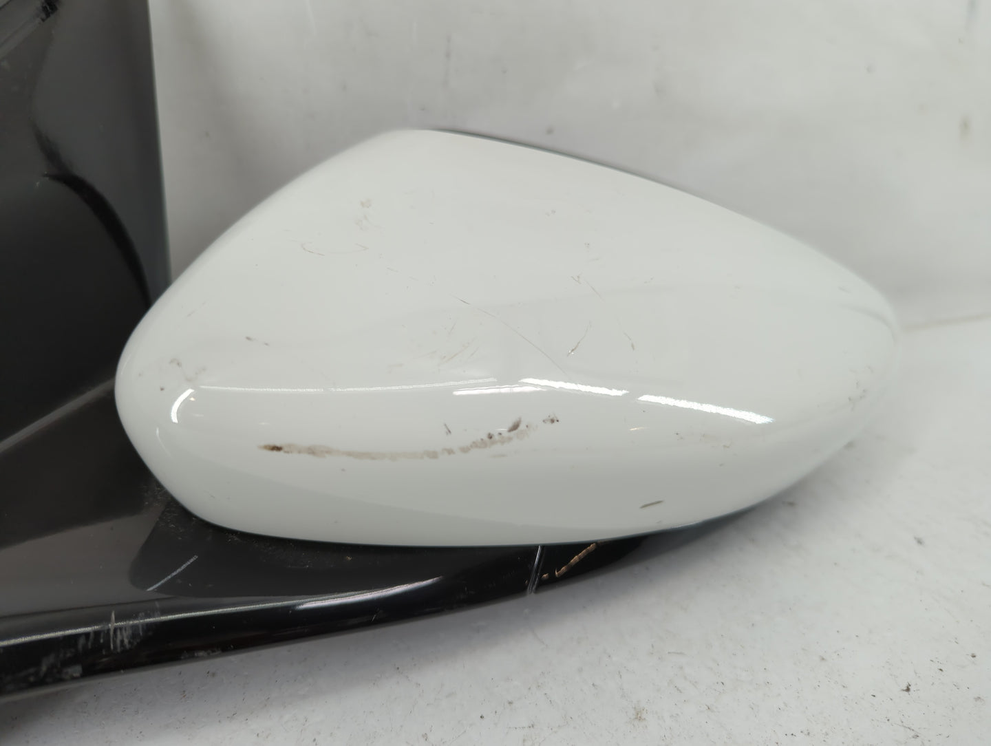 2015-2017 Chrysler 200 Driver Side View Mirror - Left Door Mirror OEM Used - Oemusedautoparts1.com