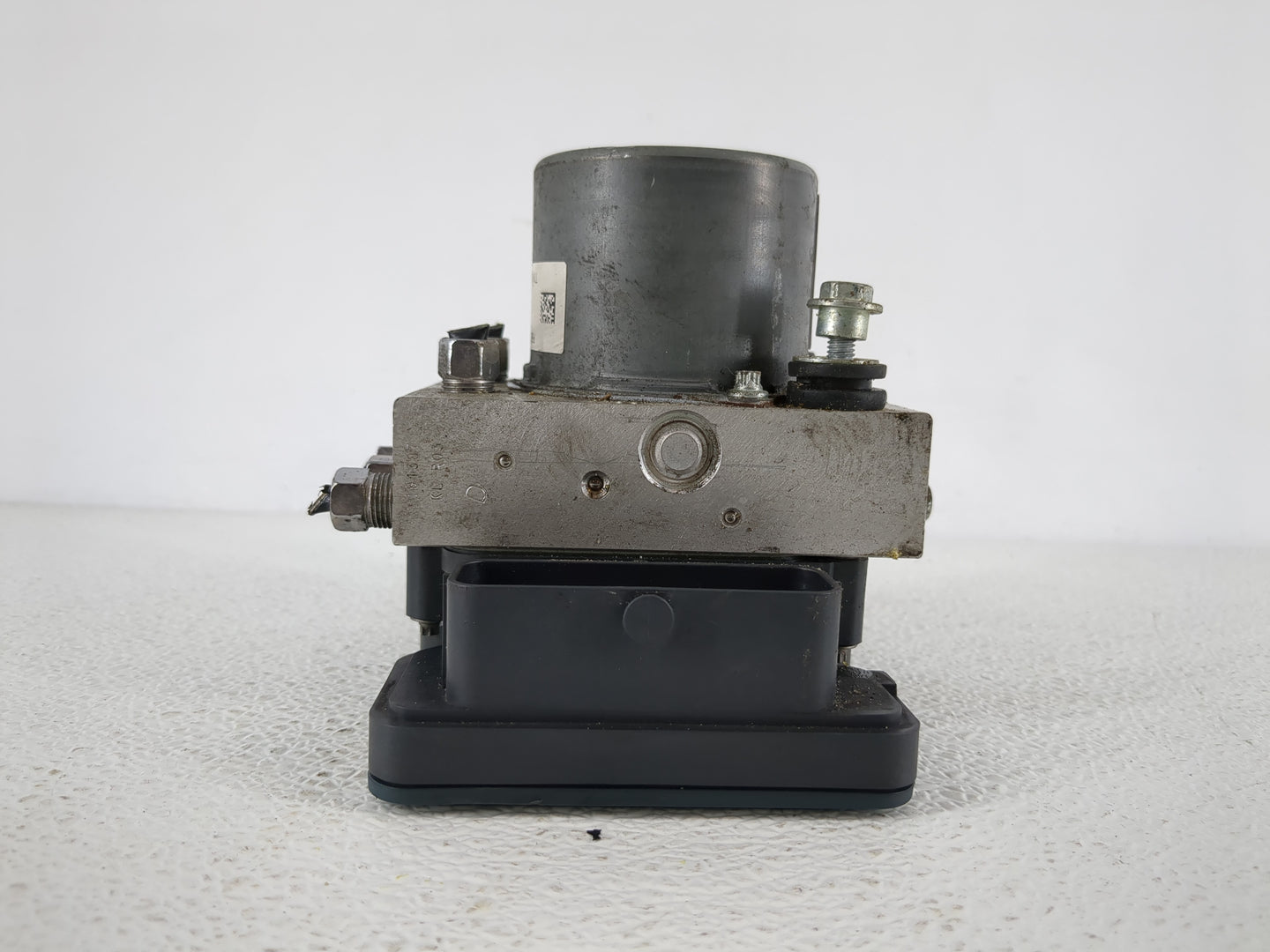 2015 Chrysler 200 ABS Pump Control Module Replacement P/N:P68232470AB Fits OEM Used Auto Parts - Oemusedautoparts1.com