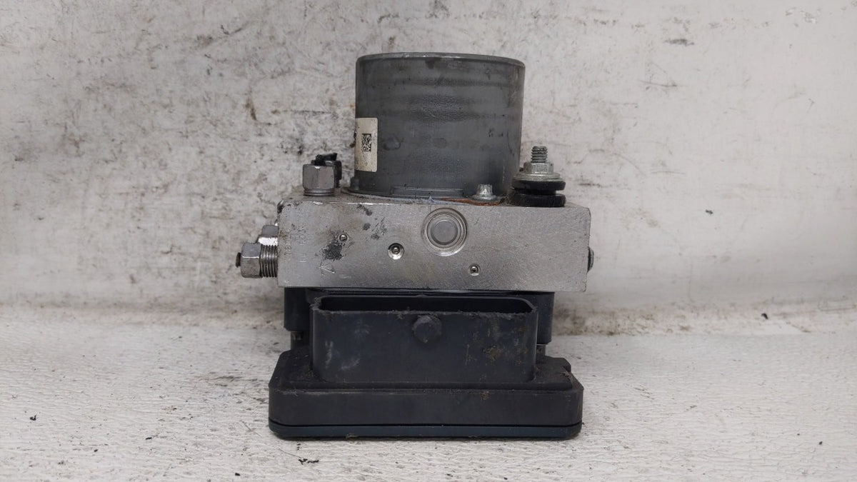 2015 Chrysler 200 Anti-Lock Brake ABS Pump Module Actuator OEM P/N:04861661AB 04861661AA, 68232470AB Fits OEM Used Auto Part