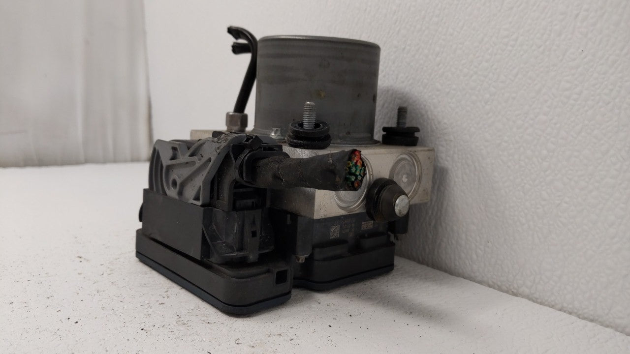 2015 Chrysler 200 ABS Pump Control Module Replacement P/N:04861661AB 04861661AA, 68232470AB Fits OEM Used Auto Parts - Oemus