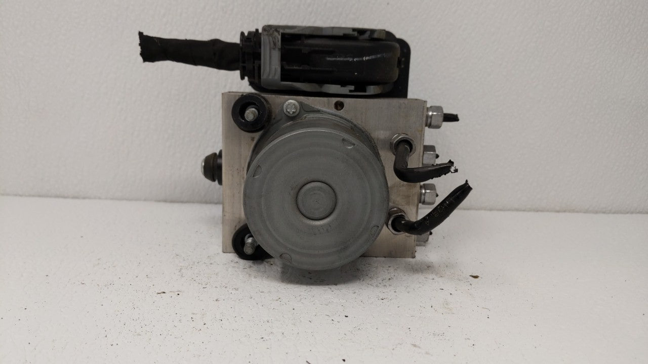 2015 Chrysler 200 ABS Pump Control Module Replacement P/N:04861661AB 04861661AA, 68232470AB Fits OEM Used Auto Parts - Oemus