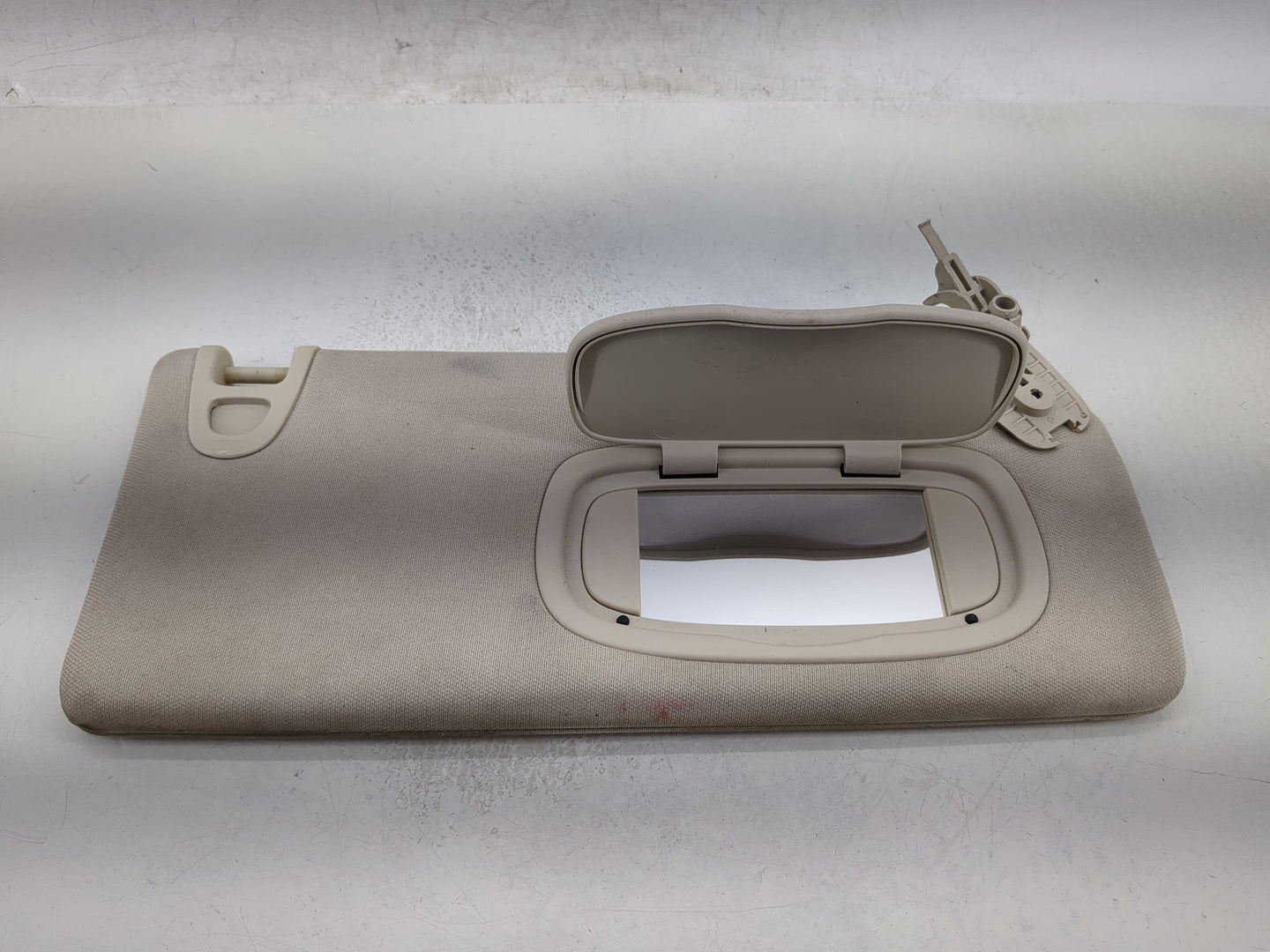 2015 Chrysler 200 Sun Visor Shade Replacement Passenger Right Mirror Fits OEM Used Auto Parts - Oemusedautoparts1.com