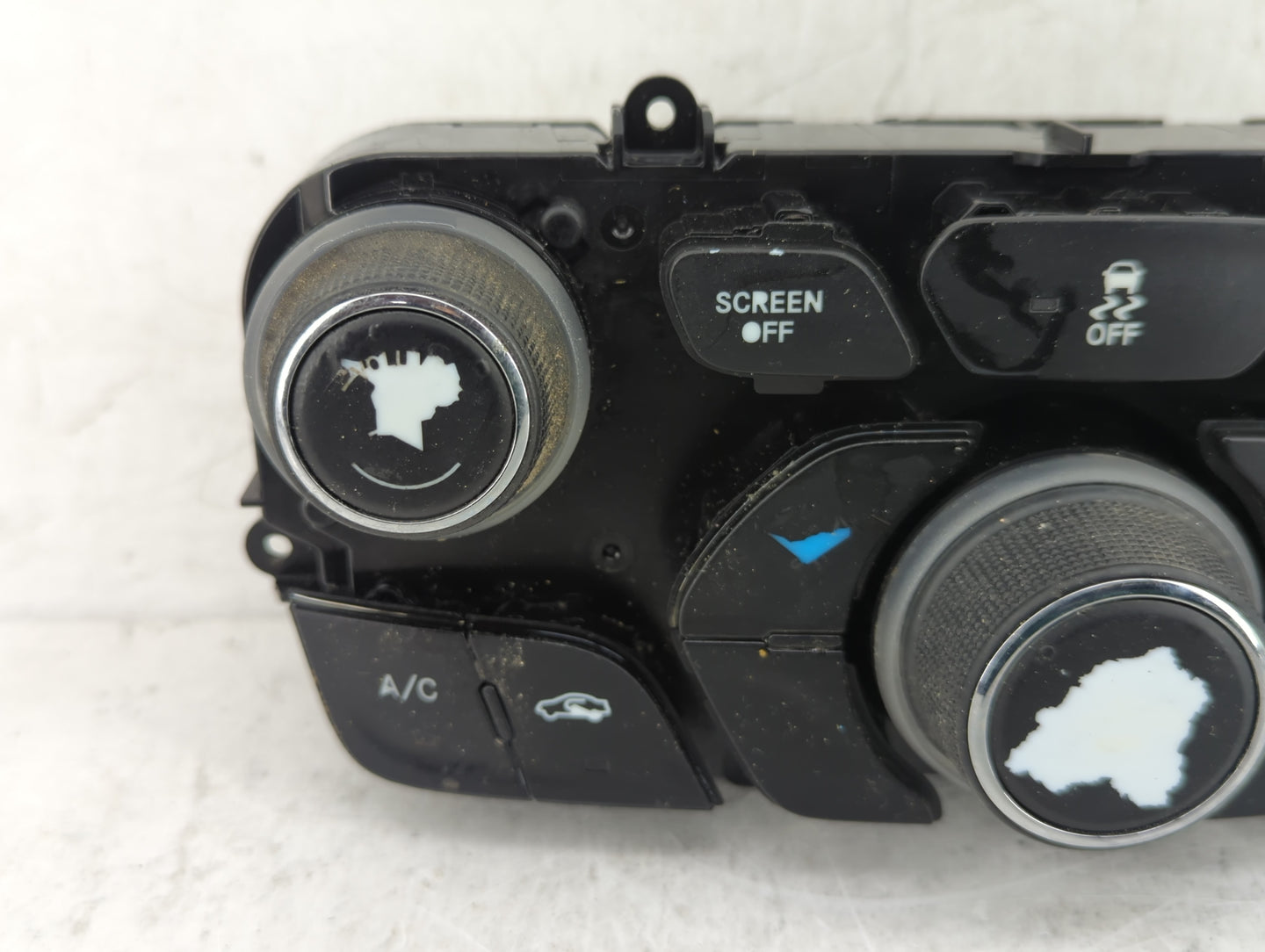 2015 Chrysler 200 Climate Control Module Temperature AC/Heater Replacement P/N:70113AB Fits OEM Used Auto Parts - Oemusedaut