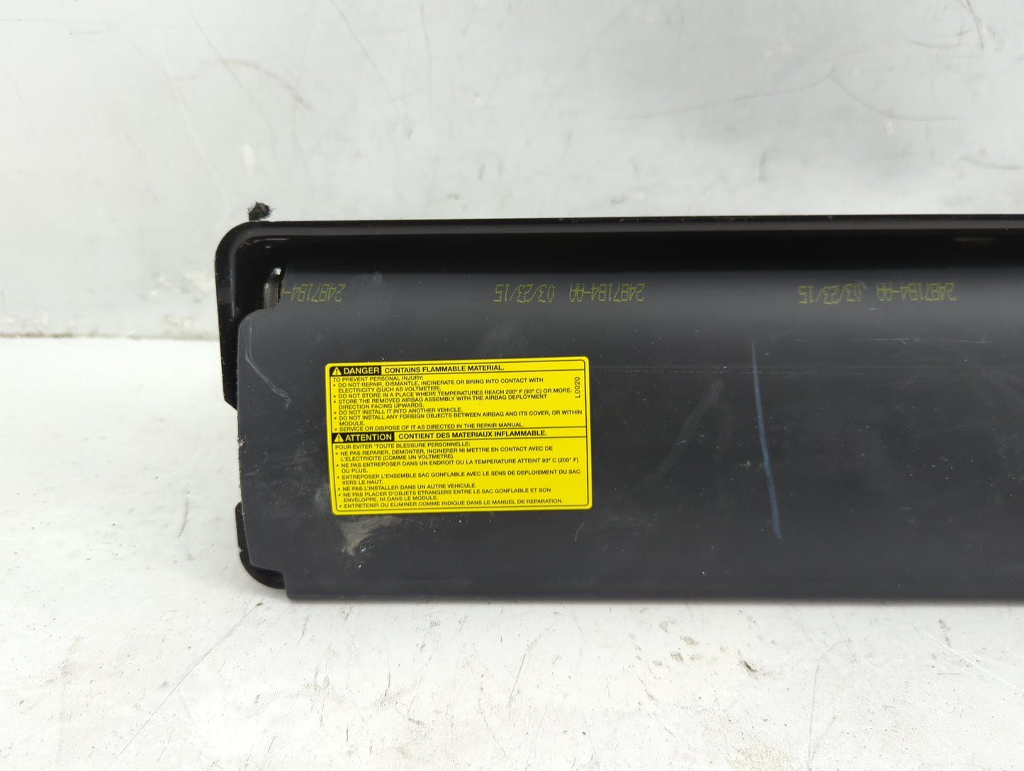 2015-2017 Chrysler 200 Air Bag Passenger Right Knee OEM P/N:P68148438AB Fits Fits 2015 2016 2017 OEM Used Auto Parts - Oemus