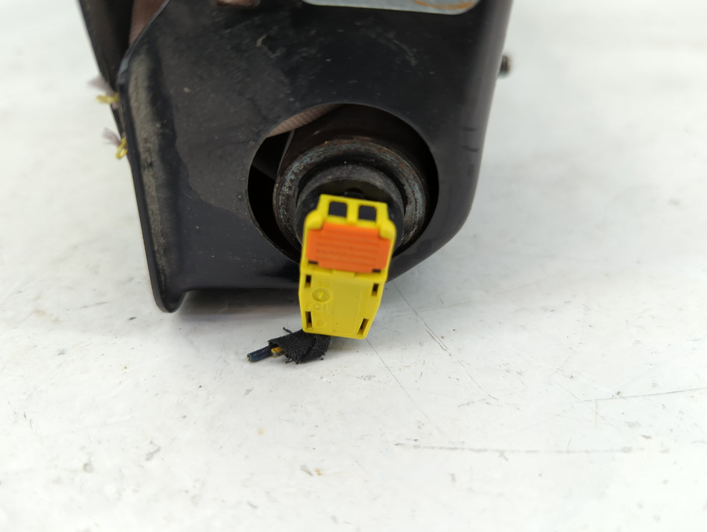 2015-2017 Chrysler 200 Air Bag Driver Left Knee OEM P/N:P68148431AB Fits Fits 2015 2016 2017 OEM Used Auto Parts - Oemusedau