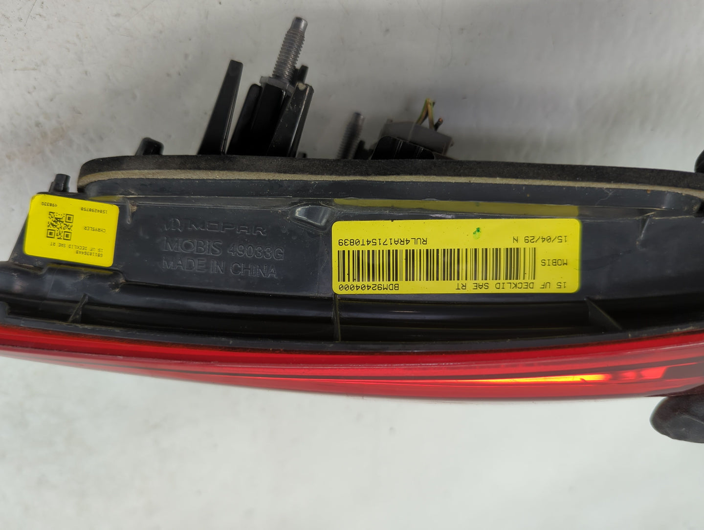 2015-2017 Chrysler 200 Tail Light Assembly Passenger Right OEM P/N:49033G Fits Fits 2015 2016 2017 OEM Used Auto Parts - Oem