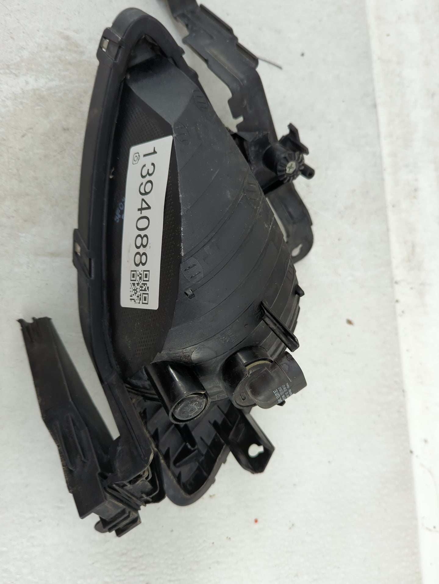 2015-2016 Chrysler 200 Driver Left Oem Fog Light Lamp - Oemusedautoparts1.com