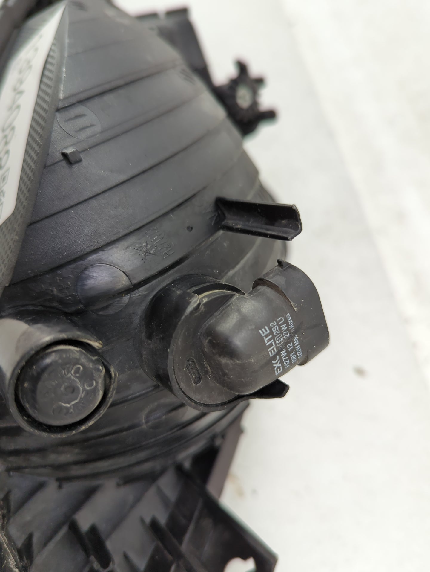 2015-2016 Chrysler 200 Driver Left Oem Fog Light Lamp - Oemusedautoparts1.com