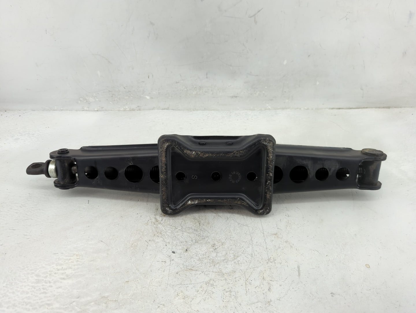 2015 Chrysler 200 Spare Scissor Car Jack 1396468 - Oemusedautoparts1.com