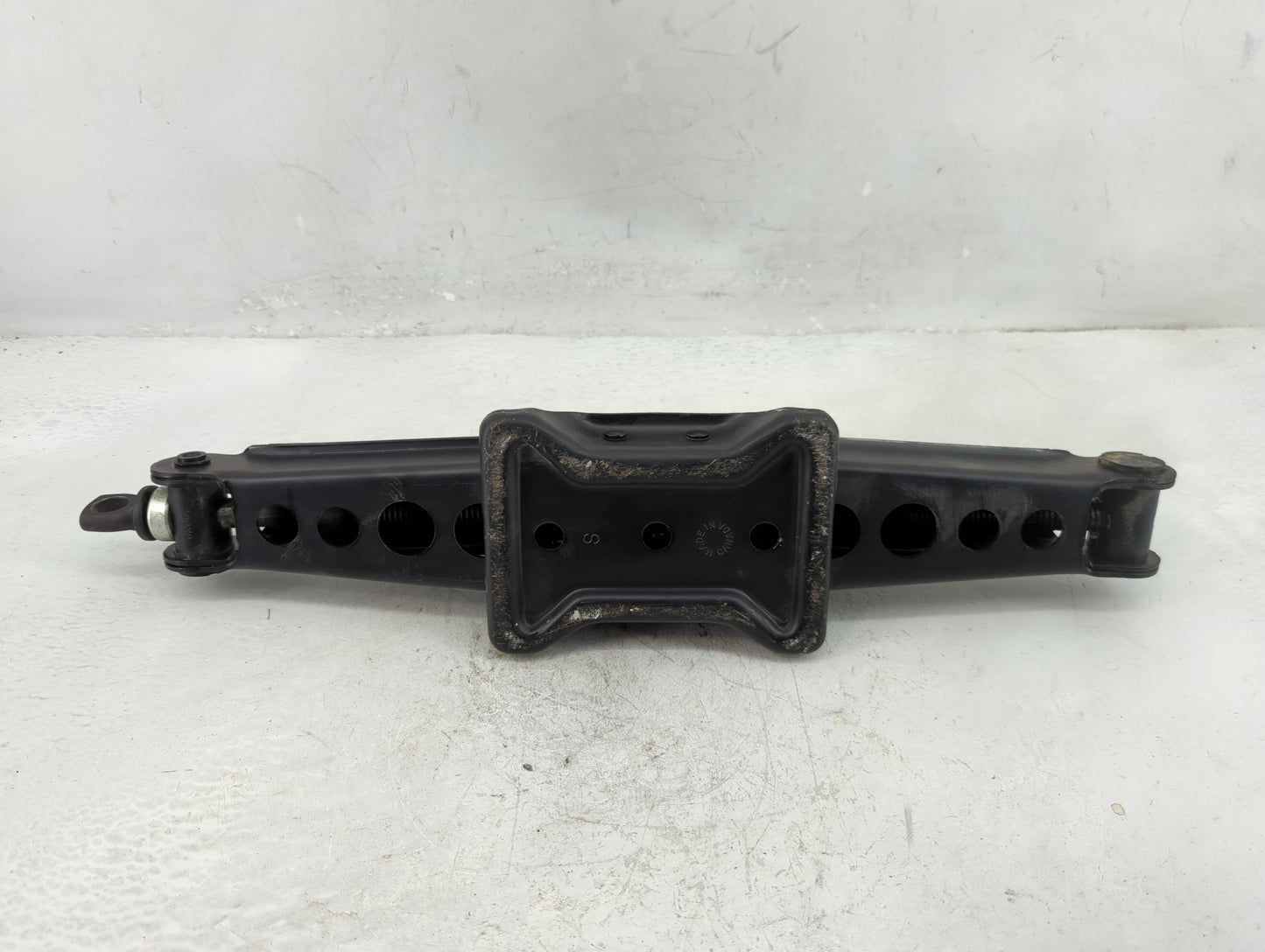 2015 Chrysler 200 Spare Scissor Car Jack 1396468 - Oemusedautoparts1.com