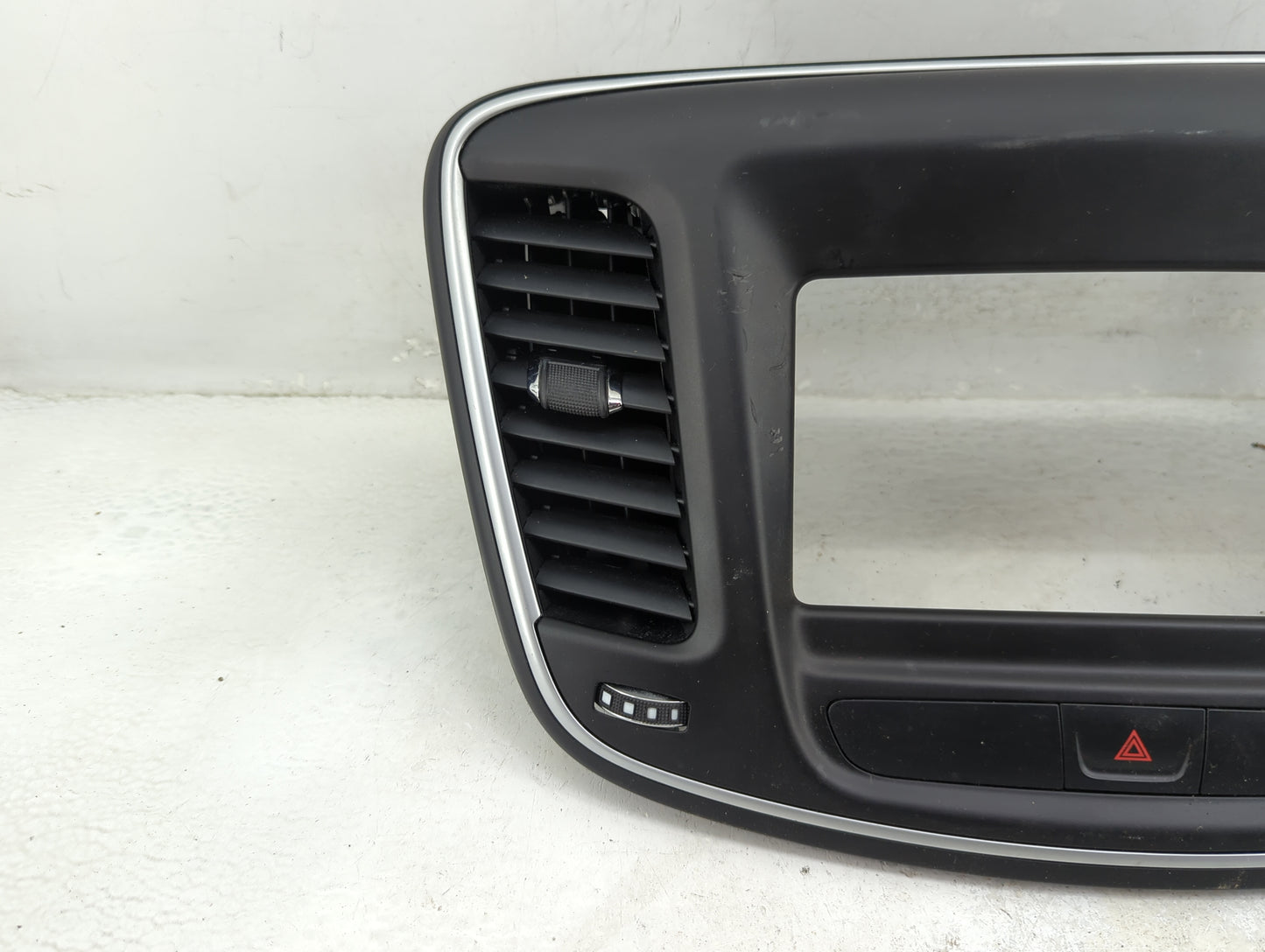 2015 Chrysler 200 Radio AM FM Cd Player Receiver Replacement P/N:68160143AA Fits OEM Used Auto Parts - Oemusedautoparts1.com