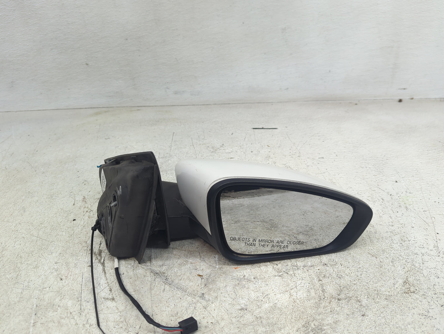 2015-2017 Chrysler 200 Passenger Side View Mirror - Right Door Mirror OEM Used - Oemusedautoparts1.com